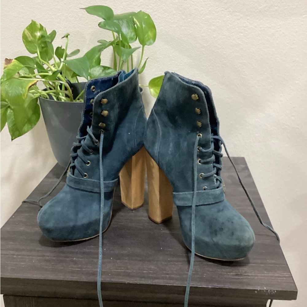 Steve Madden Blue Lace-Up Boots with Wooden Heel  size 6.5    fast shipping 💨💨